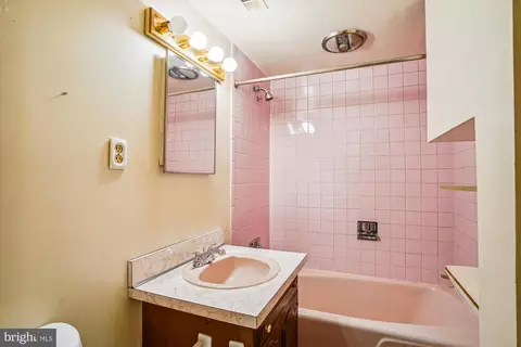 Bath - 3815 Ralph Rd, Silver Spring, MD 20906 photo 3 of 3