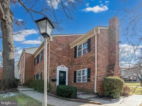 798 Princeton Pl #2, Rockville, MD 20850
