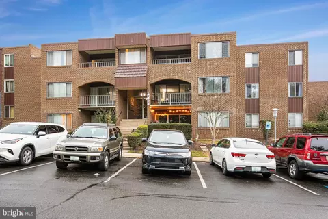 406 Girard St #37, Gaithersburg, MD 20877