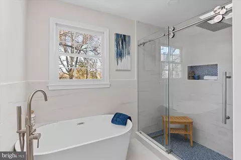 Bath - 8726 1st Ave, Silver Spring, MD 20910 photo 4 of 6