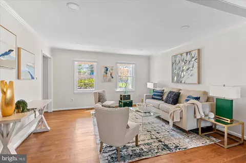 Living - 8726 1st Ave, Silver Spring, MD 20910 photo 2 of 6