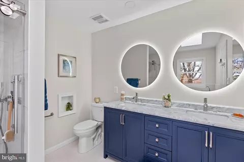 Bath - 8726 1st Ave, Silver Spring, MD 20910 photo 2 of 6