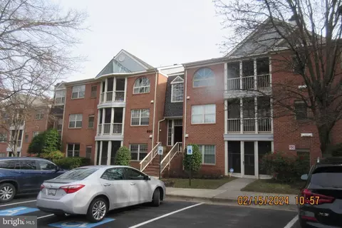 802 Amber Tree Ct #101, Gaithersburg, MD 20878