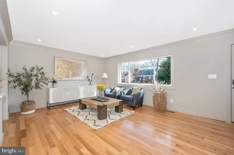 Living - 10104 Renfrew Rd, Silver Spring, MD 20901 photo 4 of 7