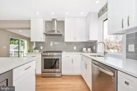 Kitchen - 10104 Renfrew Rd, Silver Spring, MD 20901 photo 5 of 9