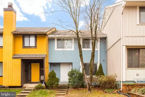 18518 Eagles Roost Dr, Germantown, MD 20874
