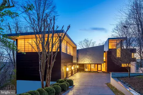 10 Wissioming Ct, Bethesda, MD 20816