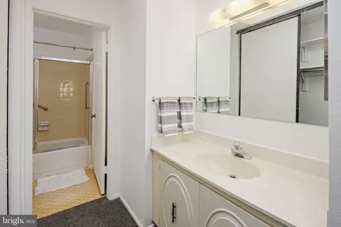 Bath - 15111 Glade Dr #12-2F, Silver Spring, MD 20906 photo 3 of 5