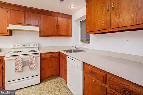 Kitchen - 15111 Glade Dr #12-2F, Silver Spring, MD 20906 photo 5 of 5