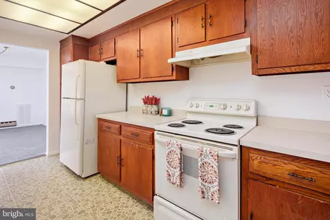 Kitchen - 15111 Glade Dr #12-2F, Silver Spring, MD 20906 photo 3 of 5