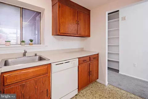 Kitchen - 15111 Glade Dr #12-2F, Silver Spring, MD 20906 photo 4 of 5