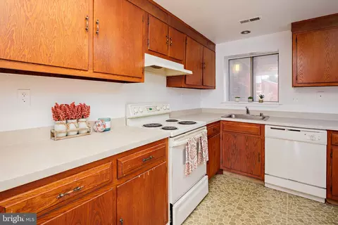 Kitchen - 15111 Glade Dr #12-2F, Silver Spring, MD 20906 photo 2 of 5