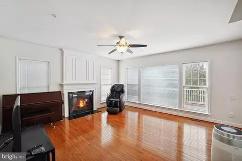 Living - 21706 Gorman Dr, Boyds, MD 20841 photo 2 of 5