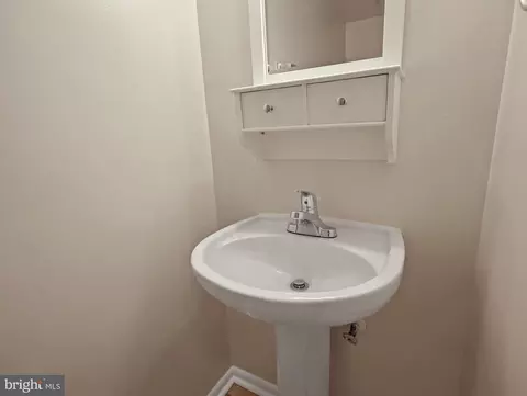 Bath - 10735 Bucknell #17, Silver Spring, MD 20902 photo 1 of 4