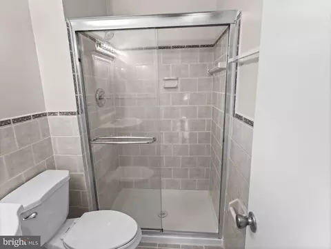 Bath - 10735 Bucknell #17, Silver Spring, MD 20902 photo 3 of 4