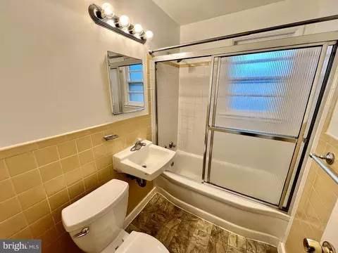Bath - 12104 Berry St, Silver Spring, MD 20902 photo 1 of 1