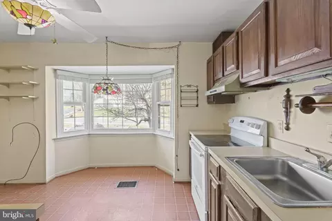Kitchen - 3 Shuttle Ct, Gaithersburg, MD 20878 photo 5 of 5