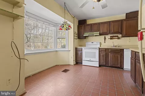 Kitchen - 3 Shuttle Ct, Gaithersburg, MD 20878 photo 1 of 5
