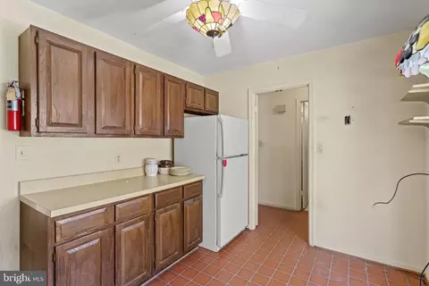 Kitchen - 3 Shuttle Ct, Gaithersburg, MD 20878 photo 4 of 5
