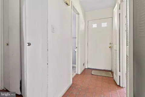 Entry Way - 3 Shuttle Ct, Gaithersburg, MD 20878 photo 1 of 2