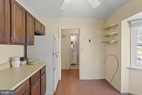 Kitchen - 3 Shuttle Ct, Gaithersburg, MD 20878 photo 3 of 5