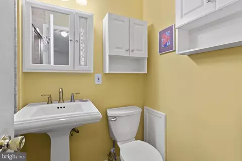 Bath - 3 Shuttle Ct, Gaithersburg, MD 20878 photo 2 of 5