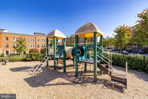 View/Area - 433 Hydrangea Pl, Gaithersburg, MD 20878 photo 2 of 4