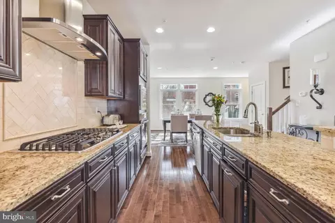 Kitchen - 433 Hydrangea Pl, Gaithersburg, MD 20878 photo 2 of 4