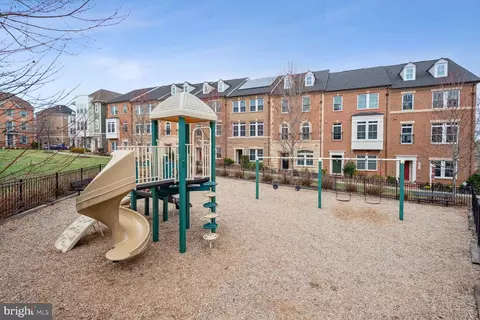 View/Area - 433 Hydrangea Pl, Gaithersburg, MD 20878 photo 1 of 4