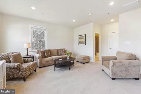 Living - 433 Hydrangea Pl, Gaithersburg, MD 20878 photo 6 of 7