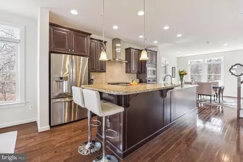 Kitchen - 433 Hydrangea Pl, Gaithersburg, MD 20878 photo 3 of 4
