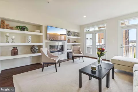 Living - 433 Hydrangea Pl, Gaithersburg, MD 20878 photo 2 of 7