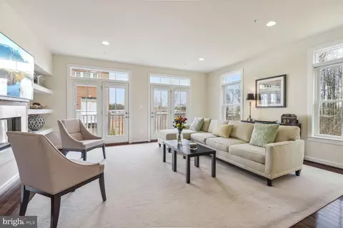 Living - 433 Hydrangea Pl, Gaithersburg, MD 20878 photo 4 of 7