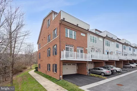 Exterior - 433 Hydrangea Pl, Gaithersburg, MD 20878 photo 6 of 11