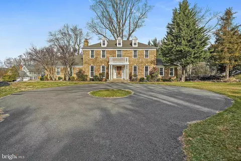16501 George Washington Dr, Rockville, MD 20853