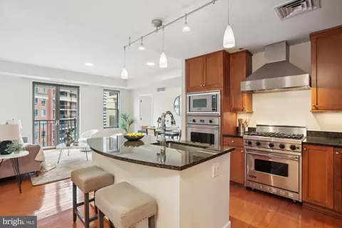 7710 Woodmont Ave #906, Bethesda, MD 20814