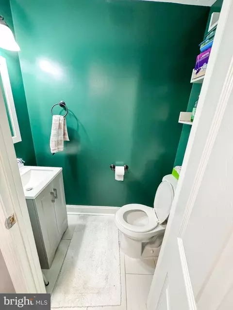 Bath - 1291 Elm Grove Cir, Silver Spring, MD 20905 photo 2 of 2