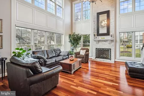 Living - 10 Maplecrest Ct, Potomac, MD 20854 photo 1 of 10