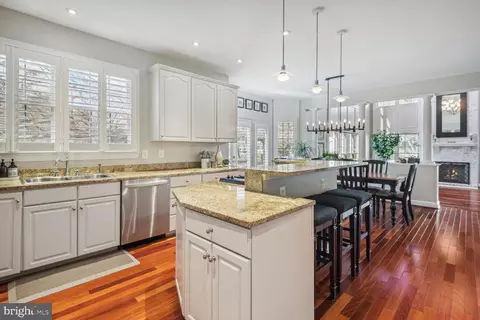 Kitchen - 10 Maplecrest Ct, Potomac, MD 20854 photo 2 of 6
