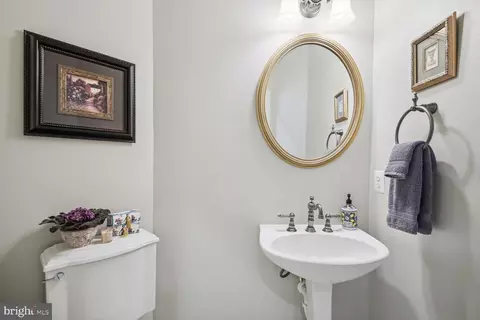 Bath - 10 Maplecrest Ct, Potomac, MD 20854 photo 1 of 8