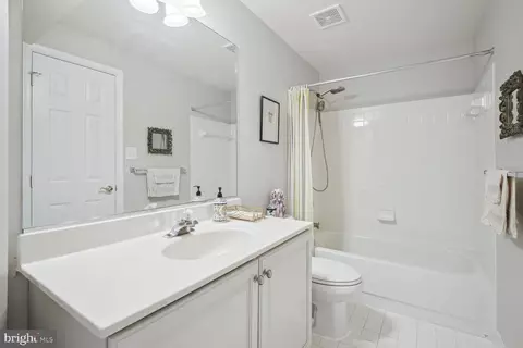 Bath - 10 Maplecrest Ct, Potomac, MD 20854 photo 8 of 8
