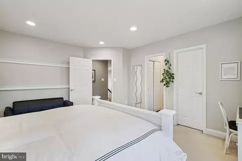 Bedroom - 10 Maplecrest Ct, Potomac, MD 20854 photo 7 of 9