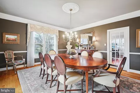 Dining - 10 Maplecrest Ct, Potomac, MD 20854 photo 7 of 11