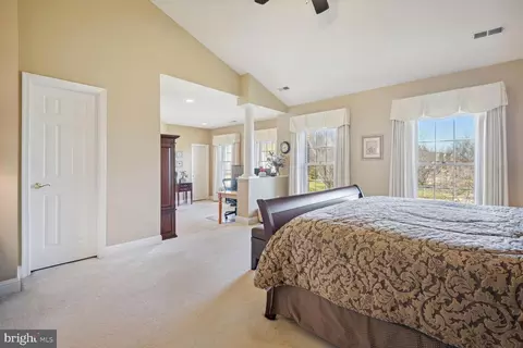 Bedroom - 10 Maplecrest Ct, Potomac, MD 20854 photo 2 of 9