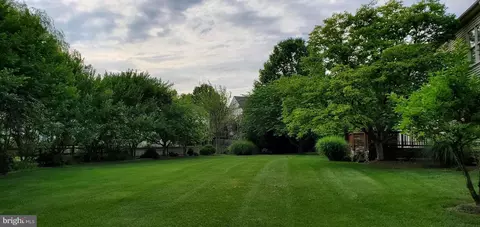 Exterior - 10 Maplecrest Ct, Potomac, MD 20854 photo 8 of 16