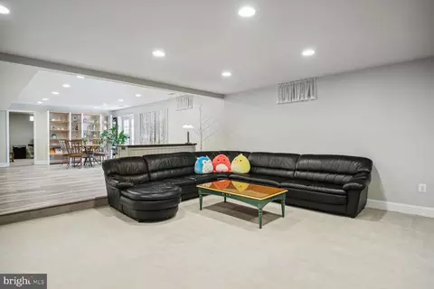Living - 10 Maplecrest Ct, Potomac, MD 20854 photo 10 of 10