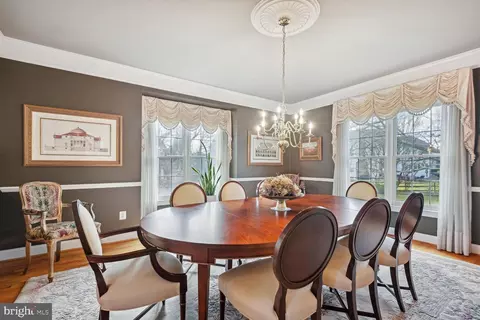 Dining - 10 Maplecrest Ct, Potomac, MD 20854 photo 5 of 11