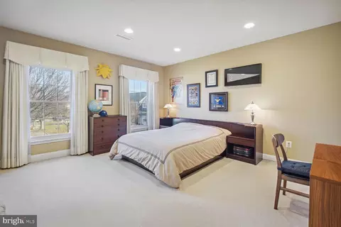 Bedroom - 10 Maplecrest Ct, Potomac, MD 20854 photo 4 of 9