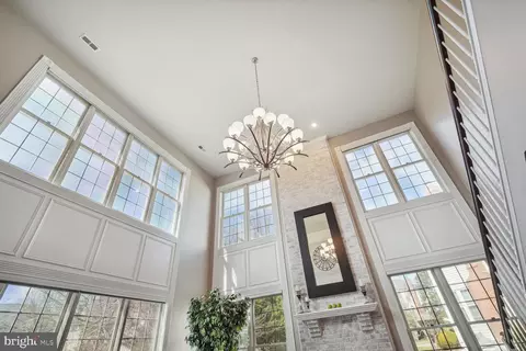 Entry Way - 10 Maplecrest Ct, Potomac, MD 20854 photo 4 of 8