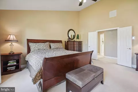 Bedroom - 10 Maplecrest Ct, Potomac, MD 20854 photo 3 of 9